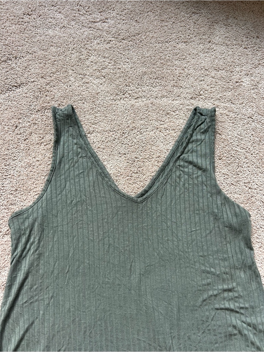 Mudd Olive Green Ribbed V-Neck Tank - Picture 2 of 4